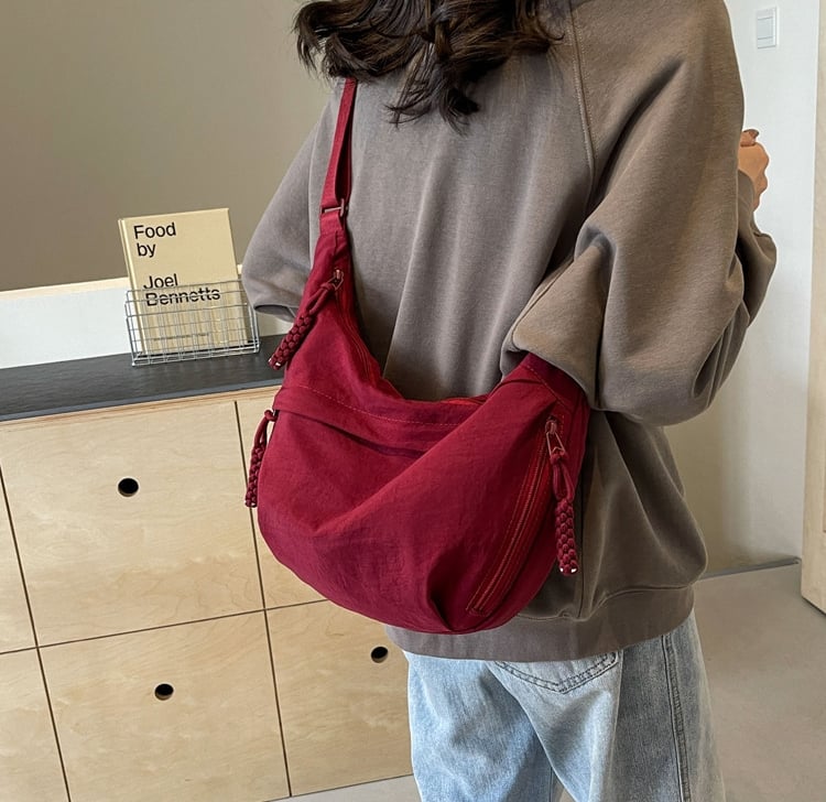 🔥Fasjonabel skulderveske i nylon i ensfarget design🔥