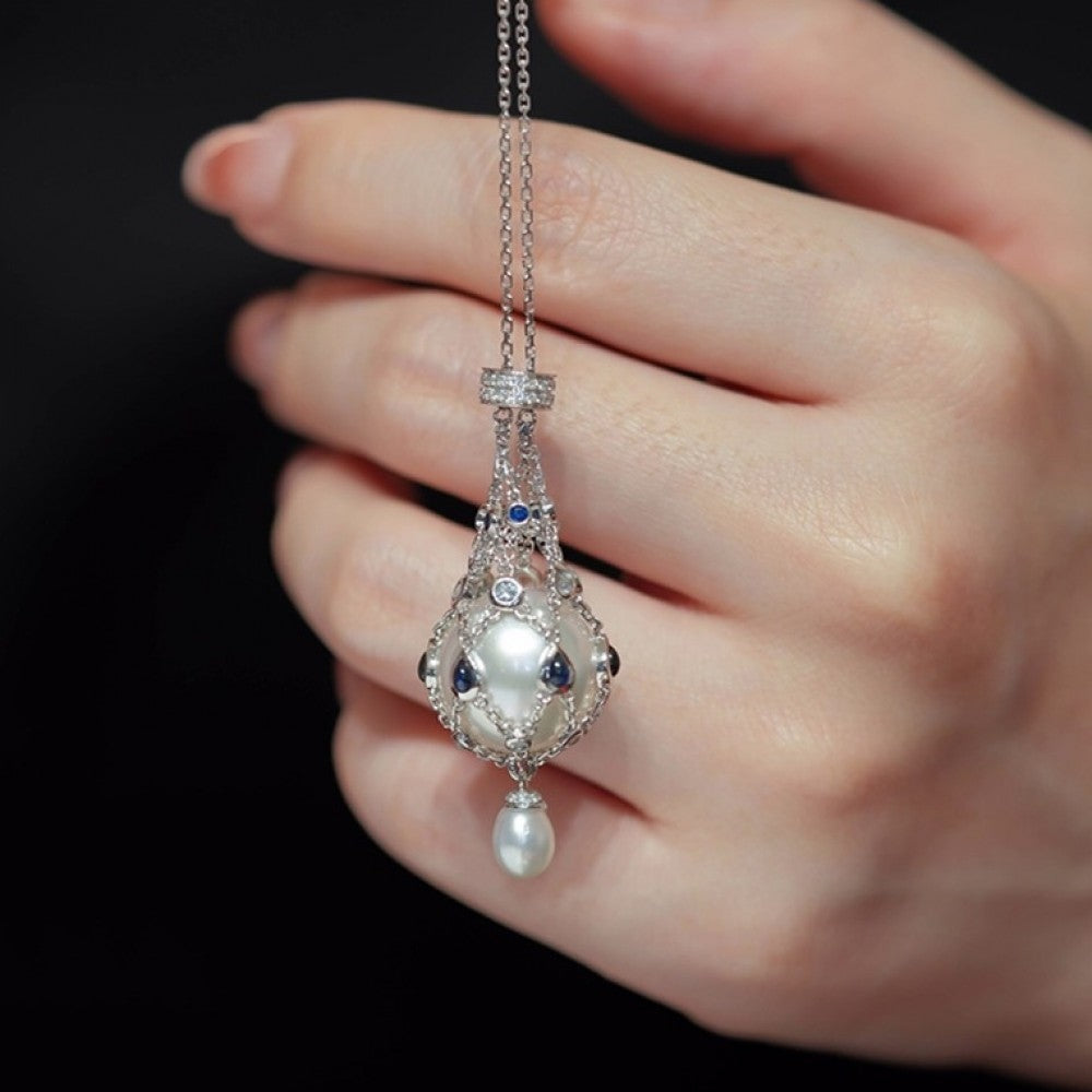 📿✨ Lavaliere-anheng med ferskvannsperle og blå edelsten ✨🔮