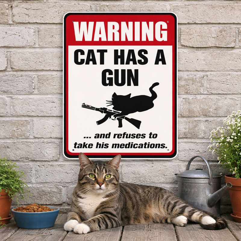 Advarsel: Skilt med en hund og en katt som holder en pistol