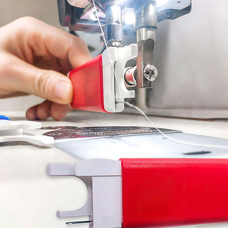 ✨🧵Automatische naaldinrijger – snel en eenvoudig hulpmiddel om de naaimachine in te rijgen!